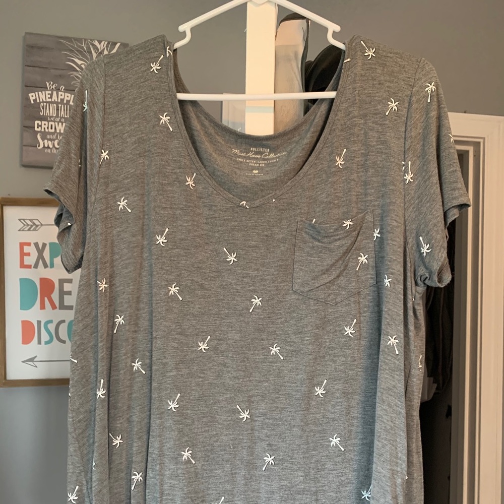 Hollister Tee